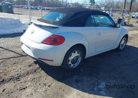 2015 Volkswagen Beetle 1.8T Classic из США, поврежденный, VIN 3VW517AT3FM822069